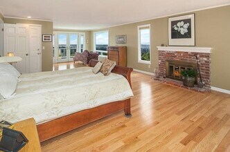 13815 SE 52nd Pl in Bellevue, WA - Building Photo - Building Photo