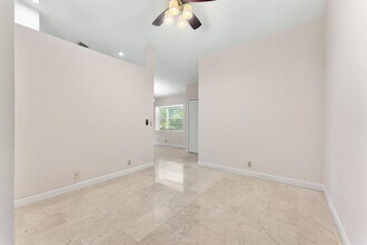 5333 Pine Cir in Coral Springs, FL - Building Photo - Building Photo