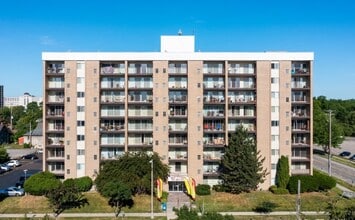Ferris Park Towers in Lansing, MI - Foto de edificio - Building Photo