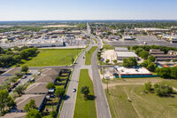 Residences at Thousand Oaks in San Antonio, TX - Building Photo - Building Photo