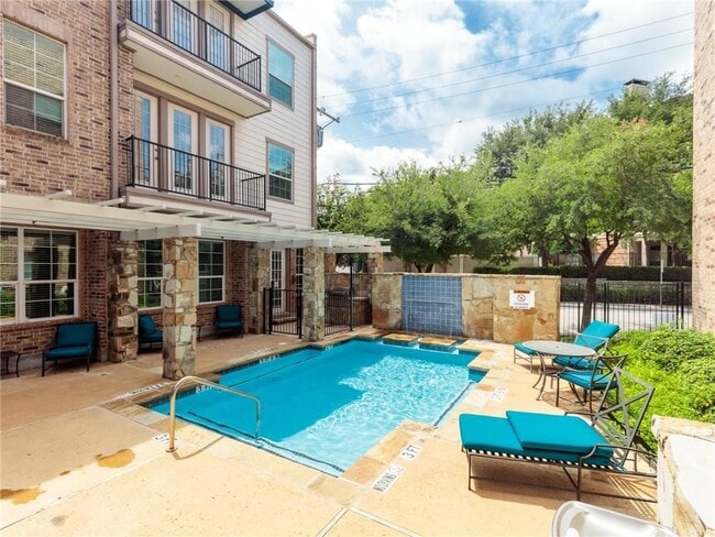 950 Henderson St in Fort Worth, TX - Foto de edificio - Building Photo