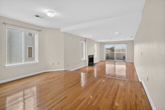 802 Jesse Way in Piscataway, NJ - Building Photo - Building Photo