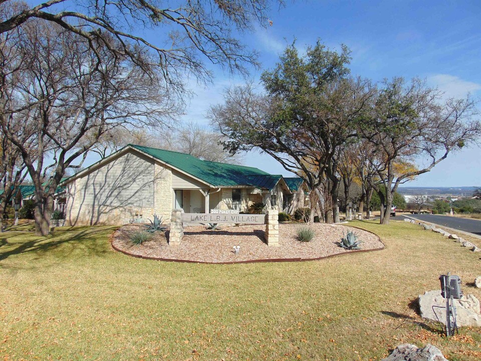 300 Poker Chip in Horseshoe Bay, TX - Building Photo