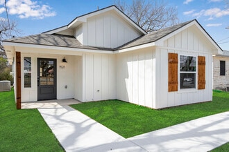 1521 S Rusk Ave in Denison, TX - Building Photo - Building Photo