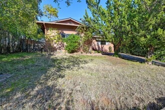 129 Russell Rd in Auburn, CA - Building Photo - Building Photo