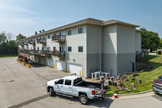 Meadow Glen Terrace in Indianola, IA - Building Photo - Building Photo