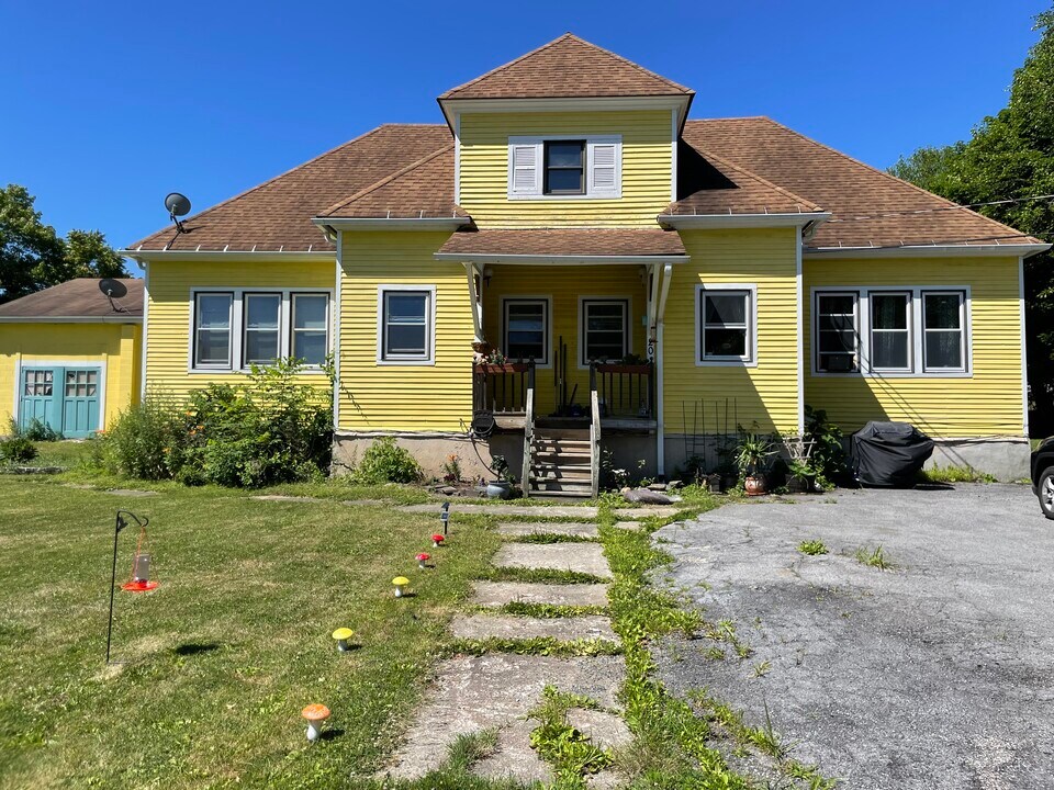 20 Washington St, Unit #4 in Catskill, NY - Building Photo