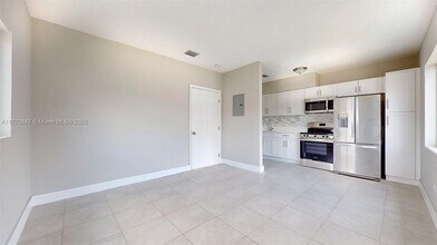 74 W 15th St in Hialeah, FL - Building Photo - Building Photo