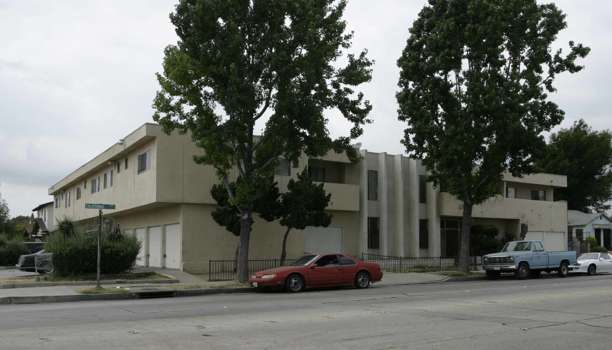 11023-11025 California Ave in Lynwood, CA - Foto de edificio