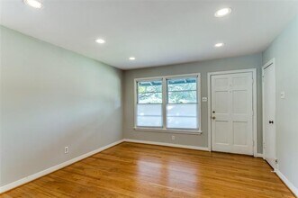 10527 Solta Dr in Dallas, TX - Building Photo - Building Photo