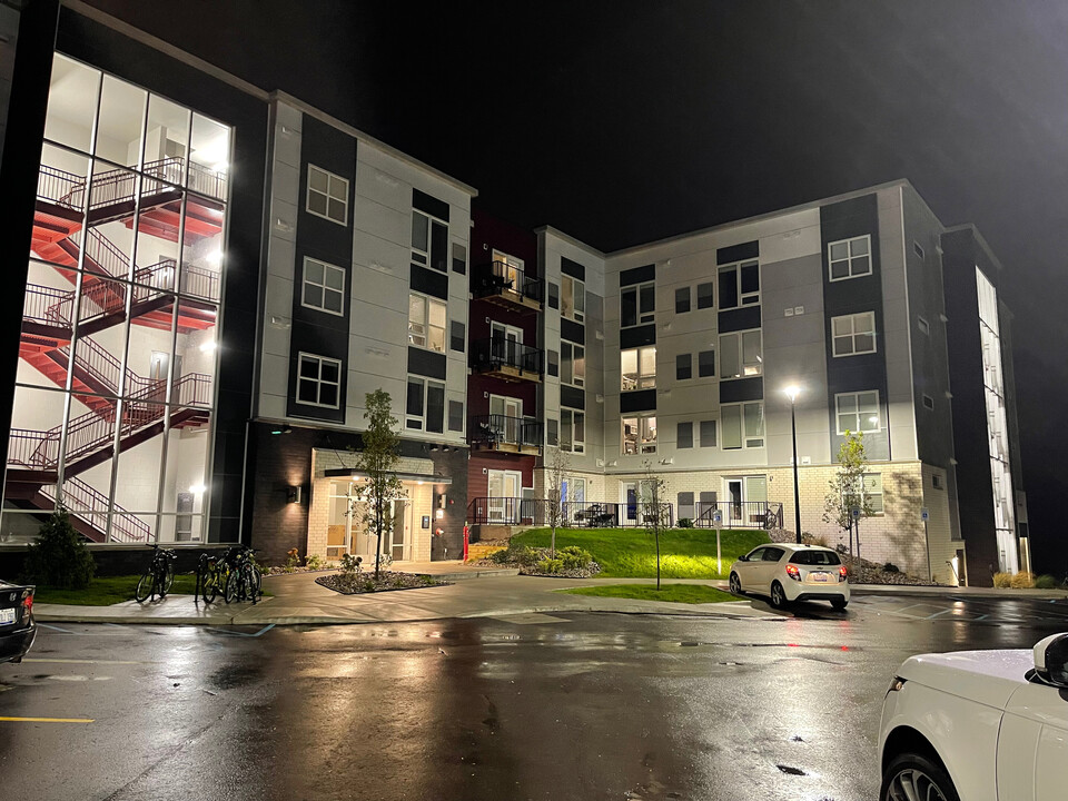 Red Cedar Flats in East Lansing, MI - Building Photo