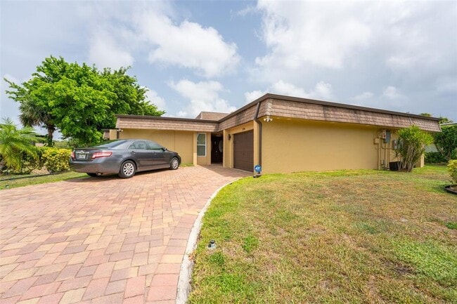 property at 5706 S Travelers Palm Ln