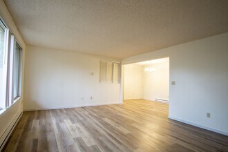 9128 SW Becker Dr-Unit -9128 in Portland, OR - Building Photo - Building Photo