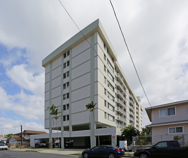 McCully Circle Apartments in Honolulu, HI - Building Photo - Building Photo