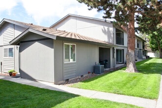 Maple Ridge in Richland, WA - Building Photo - Building Photo