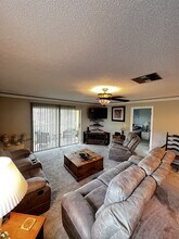 7104 Nantucket Cir in North Fort Myers, FL - Foto de edificio - Building Photo