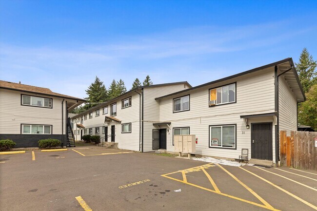 Treecrest Burnside in Portland, OR - Building Photo - Building Photo