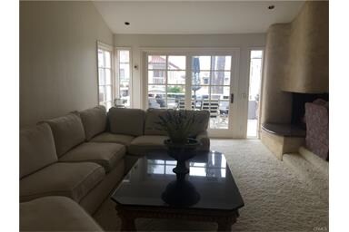411 Goldenrod Ave in Newport Beach, CA - Building Photo