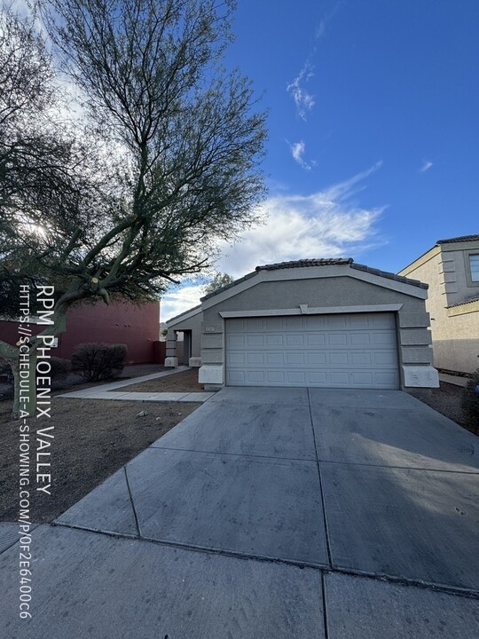 12337 W Scotts Dr in El Mirage, AZ - Building Photo