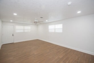 1120 Mobile Dr in Pasadena, TX - Building Photo - Building Photo