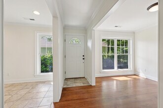 251 Weaver St in Greenwich, CT - Building Photo - Building Photo