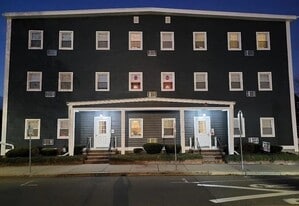 137 W Emerson St, Unit #9 in Melrose, MA - Building Photo