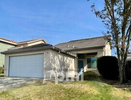 504 Wicklow Dr in Vacaville, CA - Building Photo