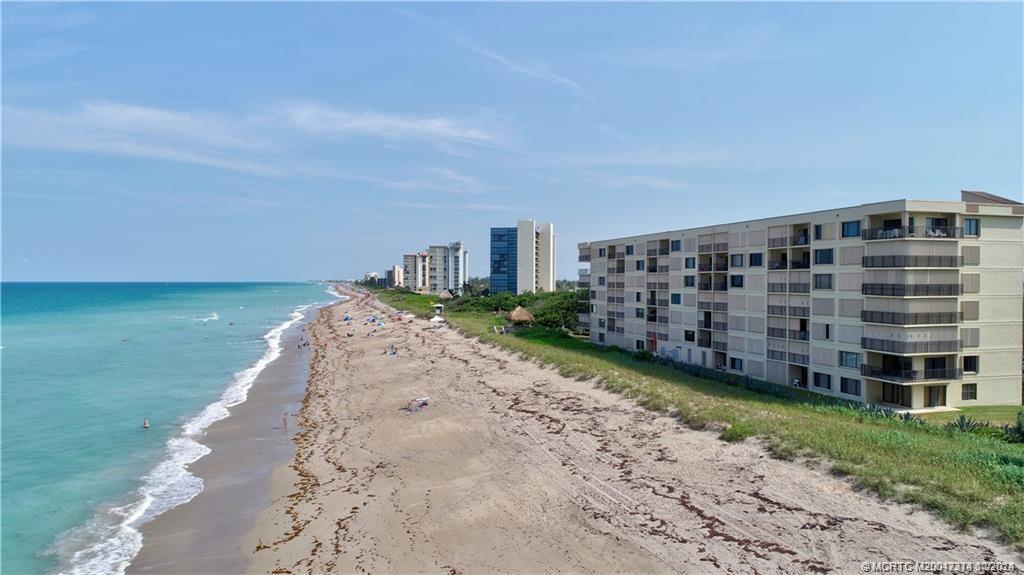 10310 S Ocean Dr in Jensen Beach, FL - Foto de edificio