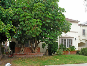 225 S Gale Dr in Beverly Hills, CA - Building Photo - Building Photo