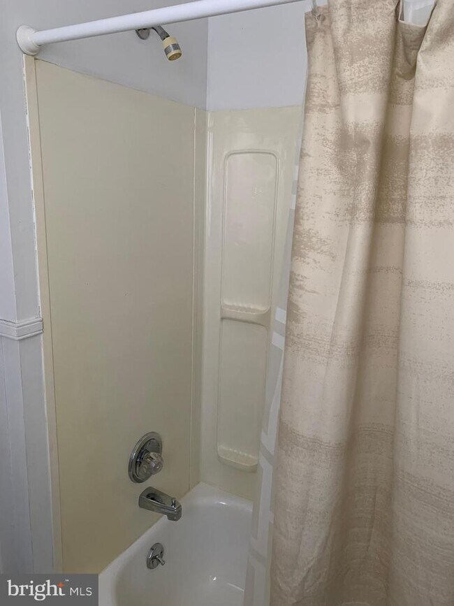 1516 Philadelphia Ave-Unit -B in Chambersburg, PA - Building Photo - Building Photo