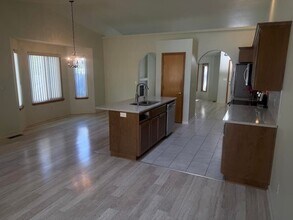 16827 SW Shelby Ct in Aloha, OR - Building Photo - Building Photo