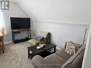 623 Roosevelt Ave in Ottawa, ON - Building Photo - Building Photo