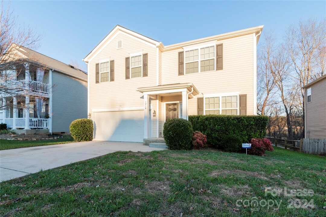 1218 Bottle Brush Ln in Harrisburg, NC - Foto de edificio