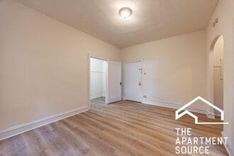 2532 N Sawyer Ave, Unit 105 in Chicago, IL - Foto de edificio - Building Photo