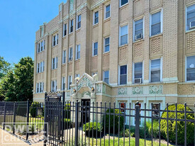 2606 N Kimball Ave, Unit 1B in Chicago, IL - Building Photo