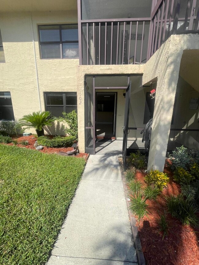 7233 Golf Colony Ct in Greenacres, FL - Building Photo - Building Photo