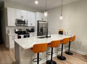 312 Bamboo Dr in Port Charlotte, FL - Foto de edificio - Building Photo