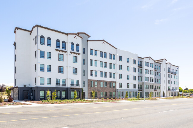 Santa Maria Studios - Seniors 55+ in Santa Maria, CA - Foto de edificio - Building Photo