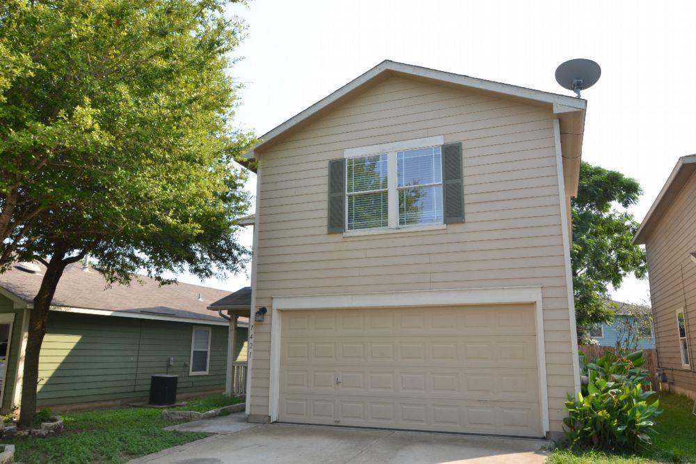 7421 Elk Pass Dr in Austin, TX - Building Photo