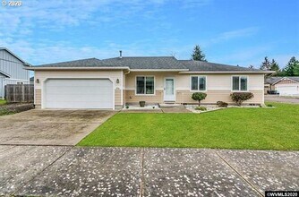 1096 Fuji Ln in Lebanon, OR - Building Photo - Building Photo