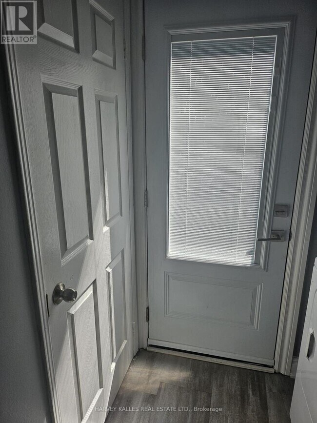 72 Willowbrook Dr in Whitby, ON - Building Photo - Building Photo