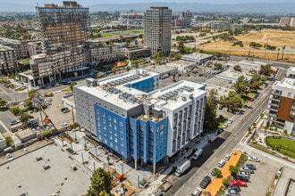 Mainline North | Affordable Apartments in Santa Clara, CA - Foto de edificio - Building Photo