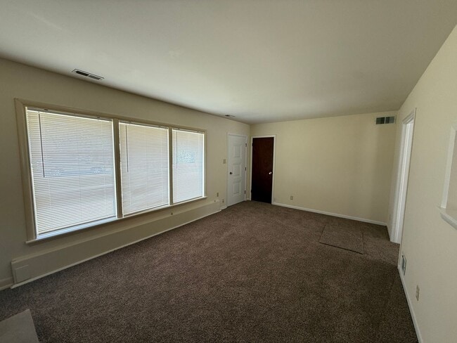 162 Robin Rd in Louisville, KY - Building Photo - Building Photo