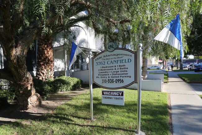 Canfield Plaza Apartments in Los Angeles, CA - Building Photo - Building Photo