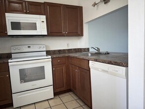 10007 Winding Lake Rd, Unit 204 in Sunrise, FL - Building Photo - Building Photo