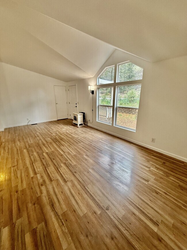 11599 Upper Pine Hill Dr in Grass Valley, CA - Building Photo - Building Photo