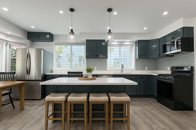 2212 Linda Flora Dr in Los Angeles, CA - Building Photo - Building Photo