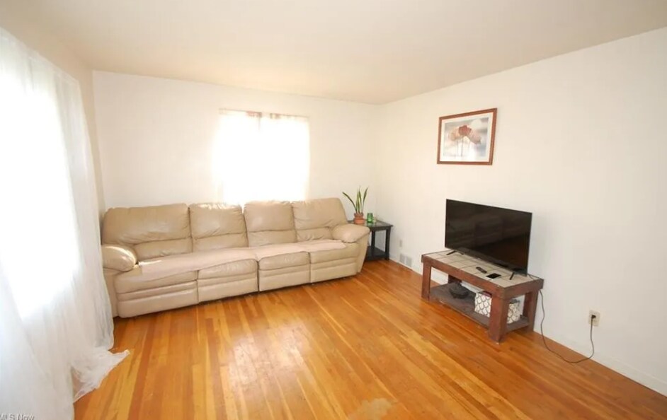 407 Old Shay Ln, Unit DOWN in Youngstown, OH - Building Photo