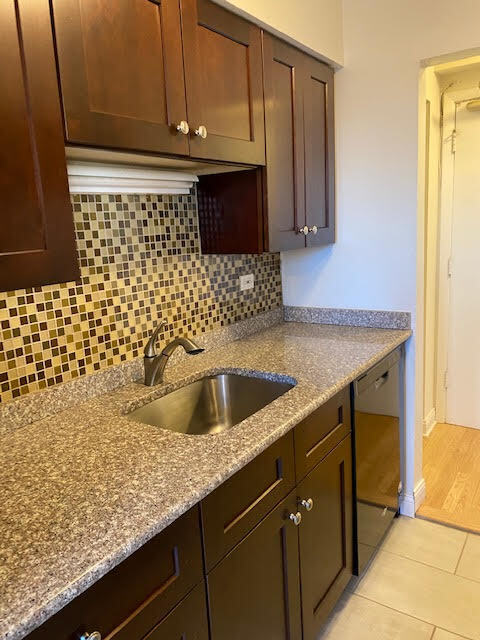 3710 N Pine Grove Ave, Unit ONE BED in Chicago, IL - Building Photo - Building Photo