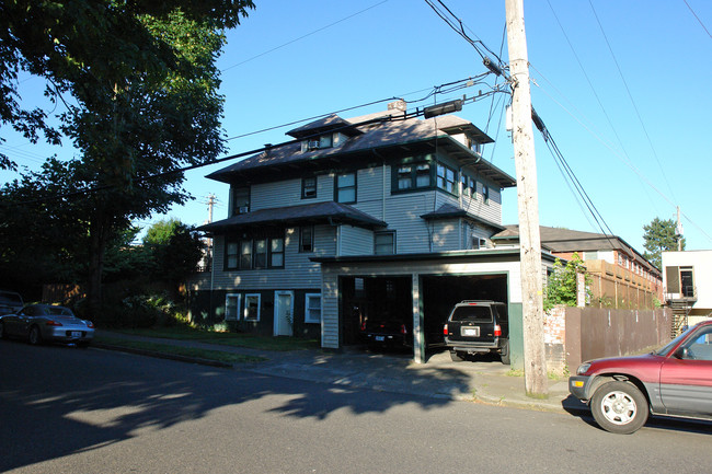 2171 NE Weidler St in Portland, OR - Foto de edificio - Building Photo